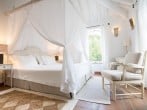 Four poster Four poster